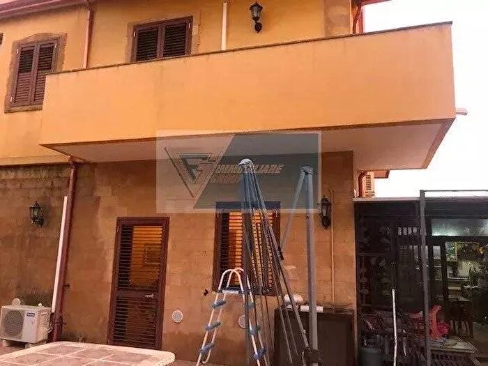 Casa con 5 locali in vendita in Melilli