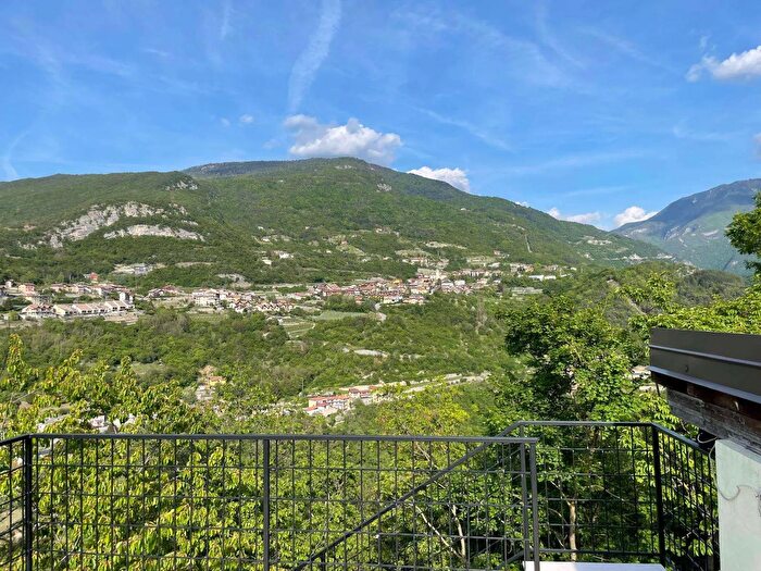 Casa con 6 locali in vendita in Viale Zugna, Rovereto