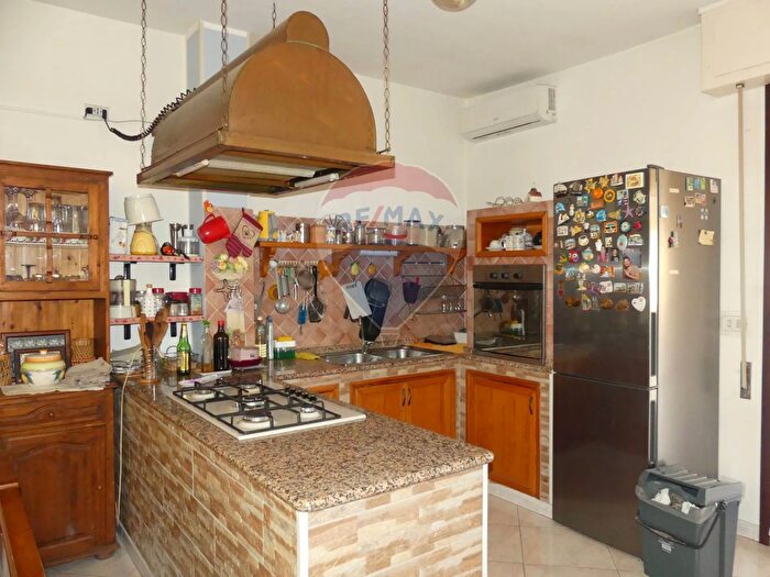 Casa con 7 locali in vendita in Via Giambattista Odierna, Ragusa