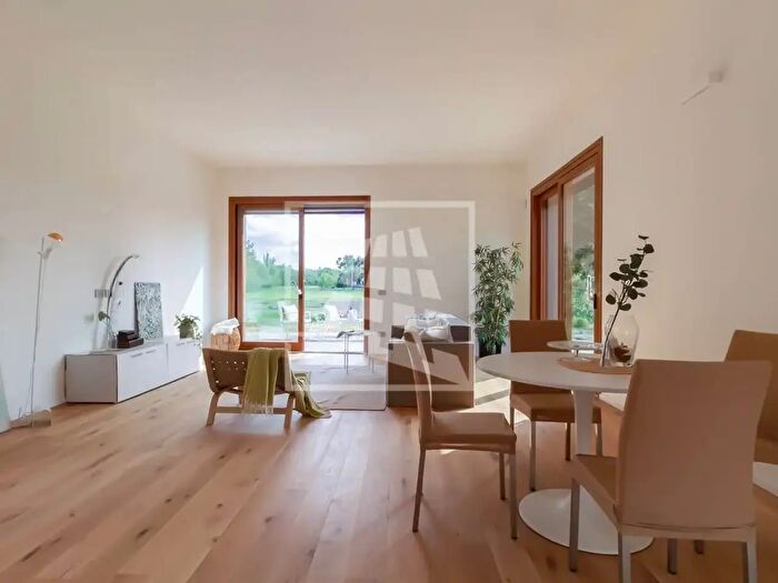 Casa con 8 locali in vendita in Via Martiri della Bettola, Reggio Emilia