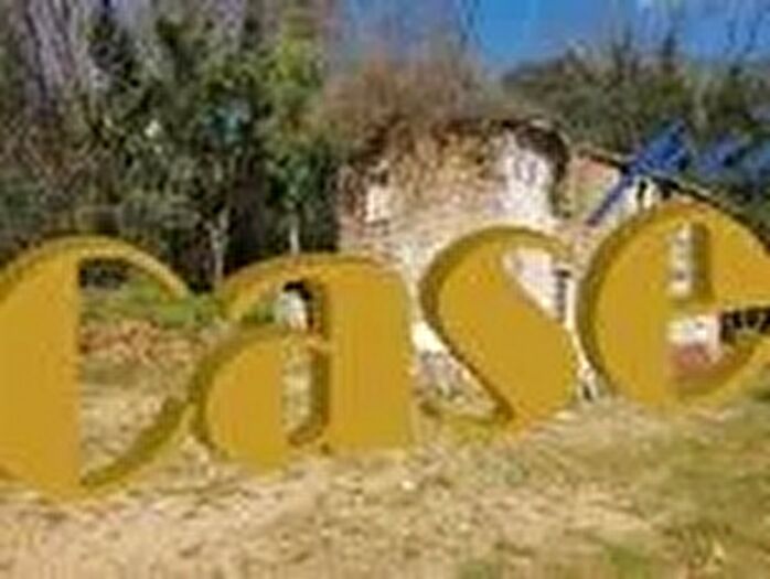 Casa con 7 locali in vendita in Camaiore