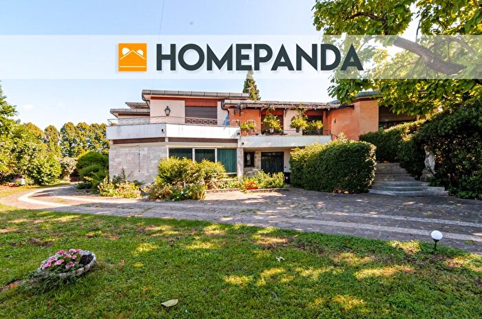 Casa con 14 locali in vendita in Via Vittorio Veneto, Marano Vicentino