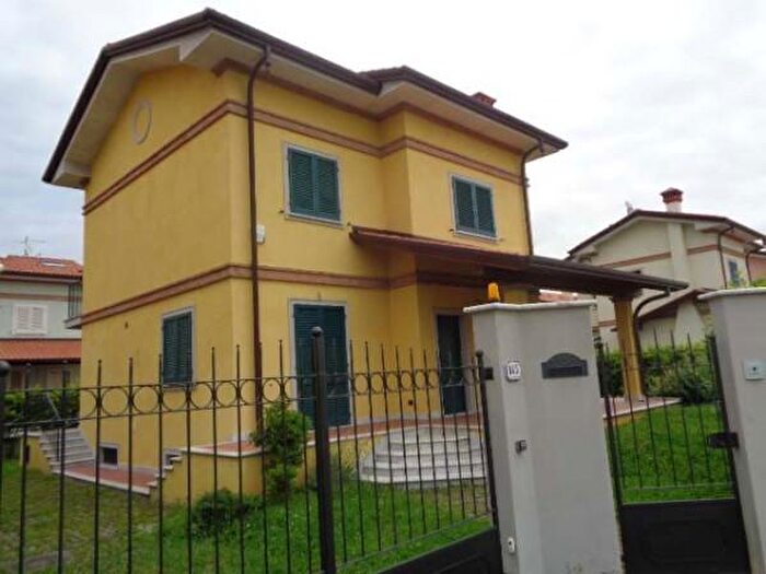 Casa con 6 locali in vendita in Seravezza