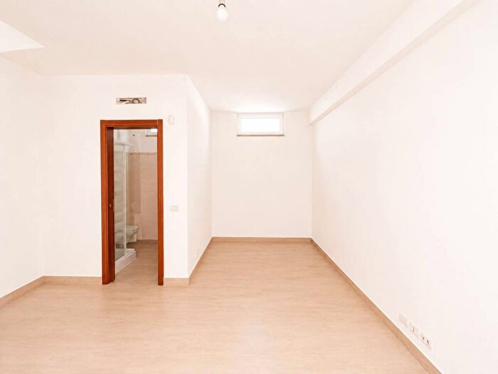 Appartamento trilocale in affitto in Via Avegno, Pisana Bravetta, Roma