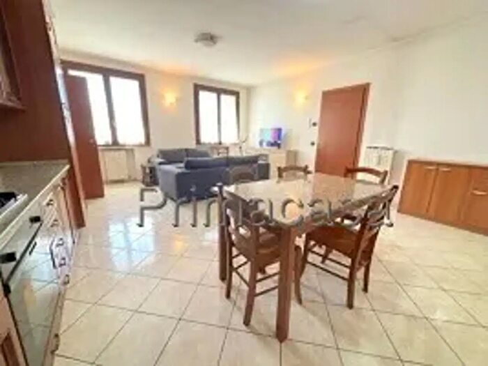 Appartamento quadrilocale in affitto in Via XXV Aprile, Cerea
