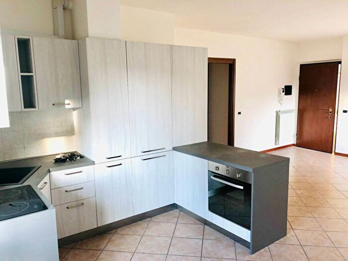 Appartamento trilocale in affitto in Via Varese, Caiello, Gallarate