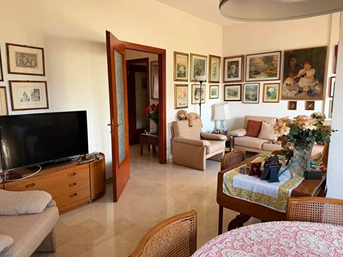 Appartamento trilocale in vendita in Via Fratelli di Dio, Sesto San Giovanni