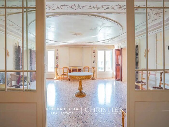 Appartamento con 9 locali in vendita in Venezia