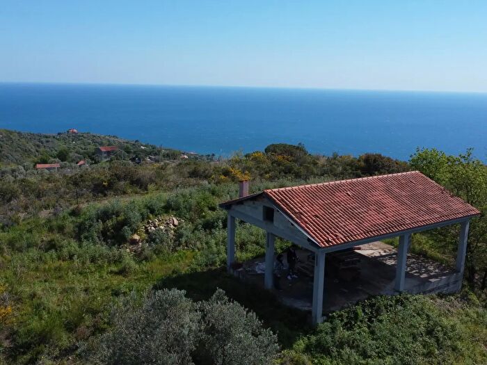 Casa con 6 locali in vendita in Contrada Saragni, Pollica