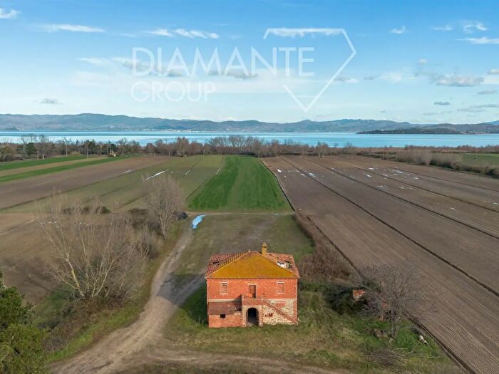 Casa con 5 locali in vendita in Castiglione Del Lago