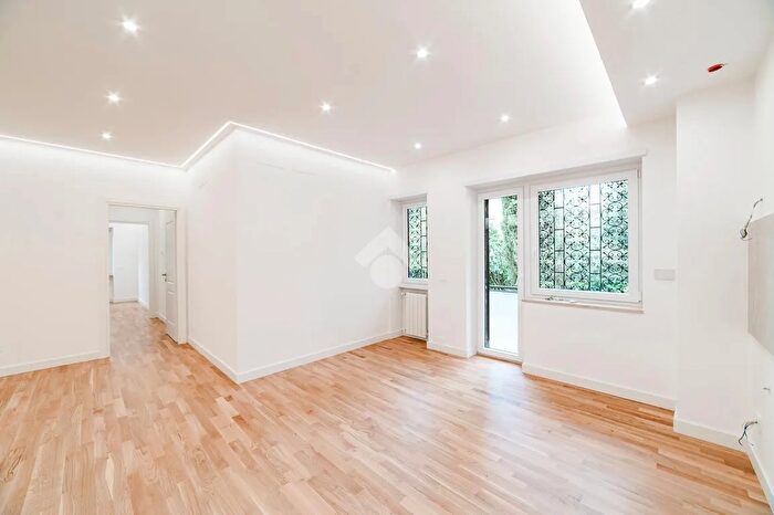 Appartamento trilocale in vendita in Via Misurina, Roma