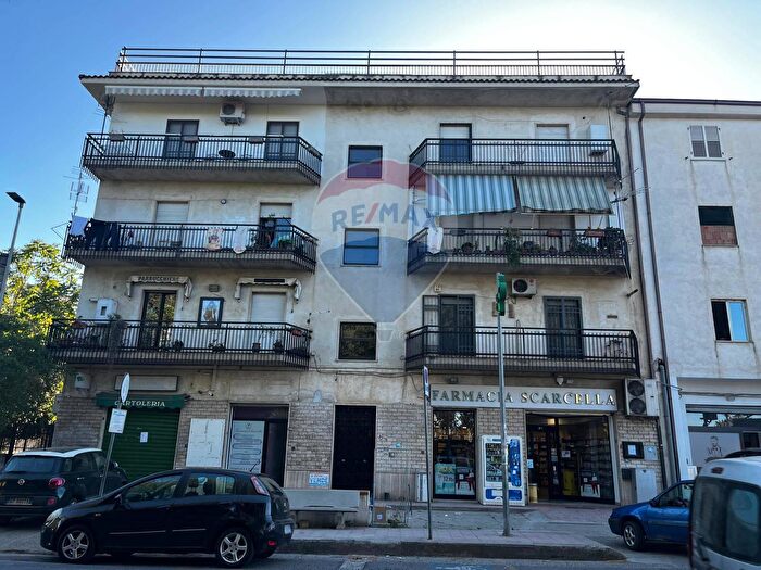 Appartamento con 6 locali in vendita in Via Nazionale, CoriglianoRossano