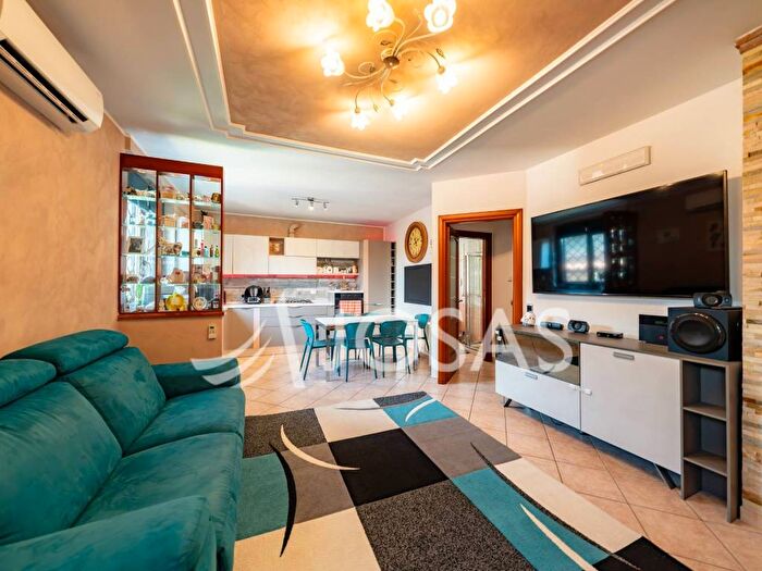 Casa quadrilocale in vendita in Via Castelbellino, Corcolle, Roma