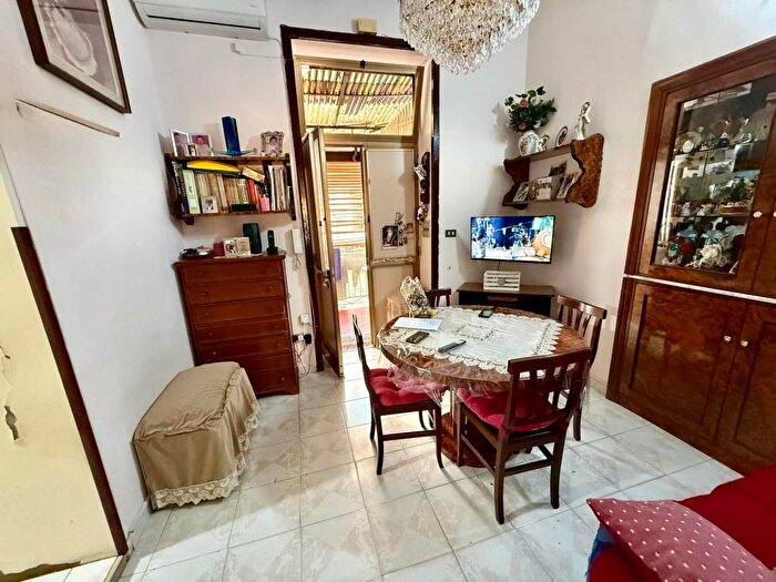 Appartamento bilocale in vendita in Via Cesare Rosaroll, Tribunali, Napoli
