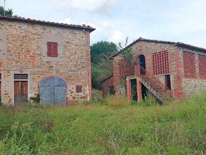 Casa con 12 locali in vendita in Vinci
