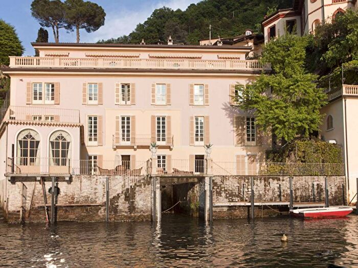 Casa con 6 locali in affitto in Via Bartolomeo De Benzi, Centro, Torno