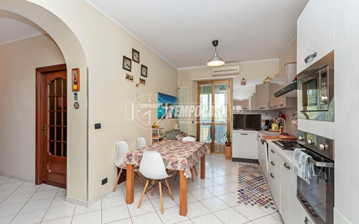 Appartamento trilocale in vendita in Strada di Settimo, Torino