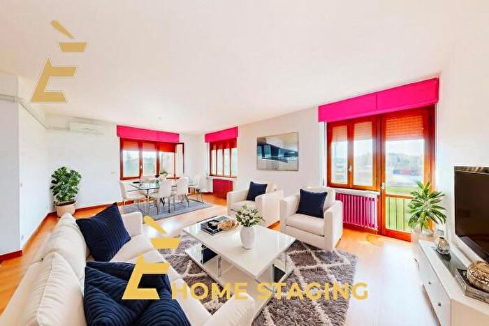 Appartamento trilocale in vendita in Via Aprile, Valenza