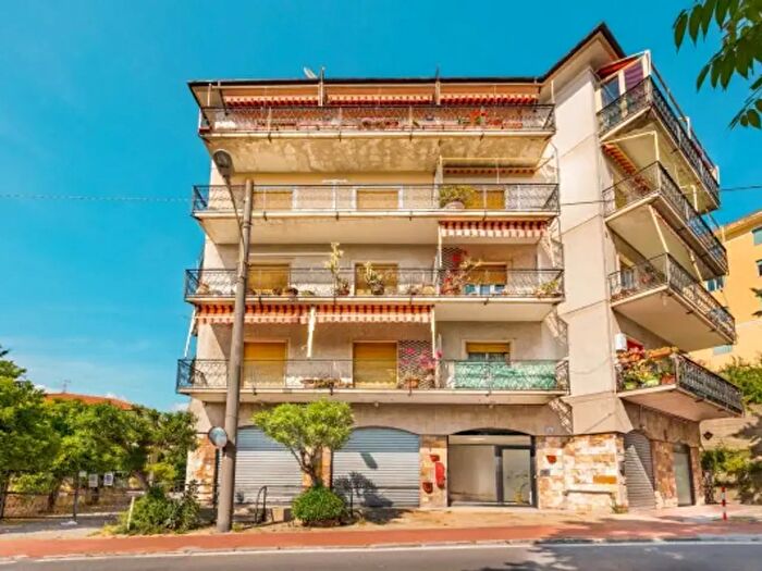 Appartamento con 5 locali in vendita in Via Martiri della Libertà, Imperia