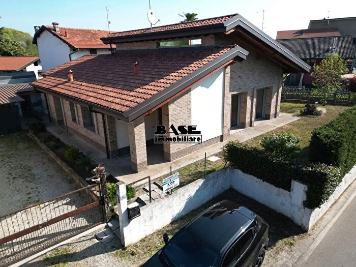 Casa con 5 locali in vendita in Via Scalabrini a, Fino Mornasco