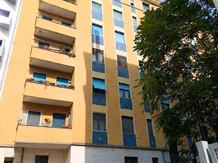 Appartamento trilocale in vendita in Via Sangallo, Milano