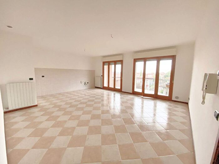 Appartamento con 5 locali in affitto in Quinto, Verona