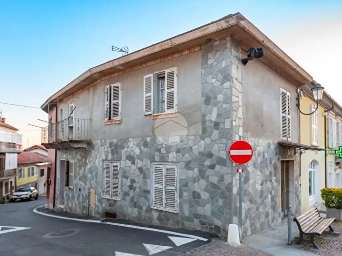 Casa con 6 locali in vendita in Via Conte Amico, CastellAlfero