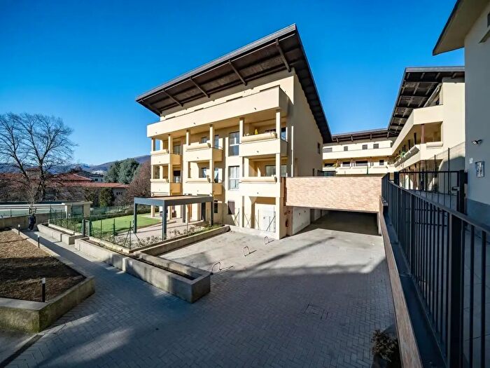 Appartamento trilocale in vendita in Via Locatelli, Oggiono