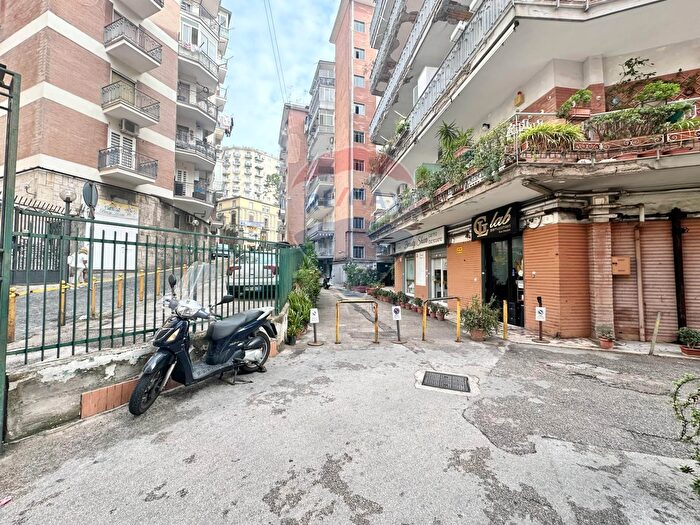 Appartamento quadrilocale in vendita in Via Luca Samuele Cagnazzi, Napoli