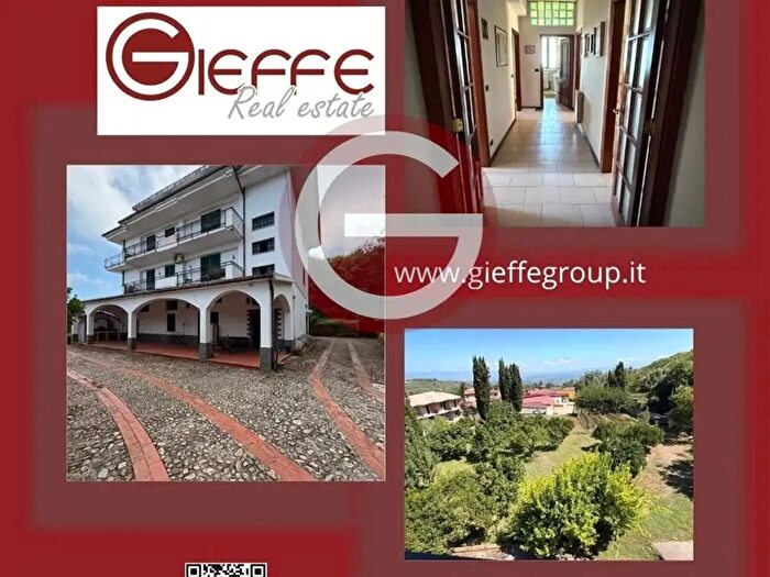 Casa con 10 locali in vendita in Palmi