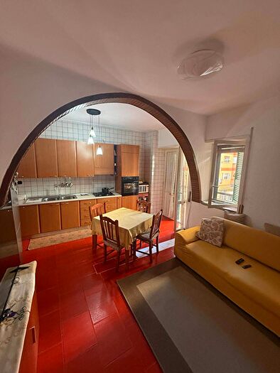 Appartamento trilocale in affitto in Via Tribuni della Plebe, Napoli