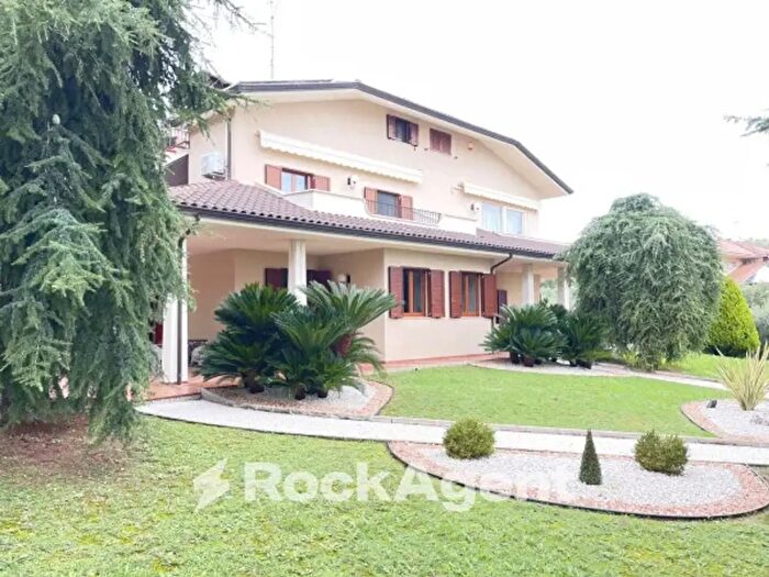 Casa con 6 locali in vendita in Via Fontanelle, Tortoreto