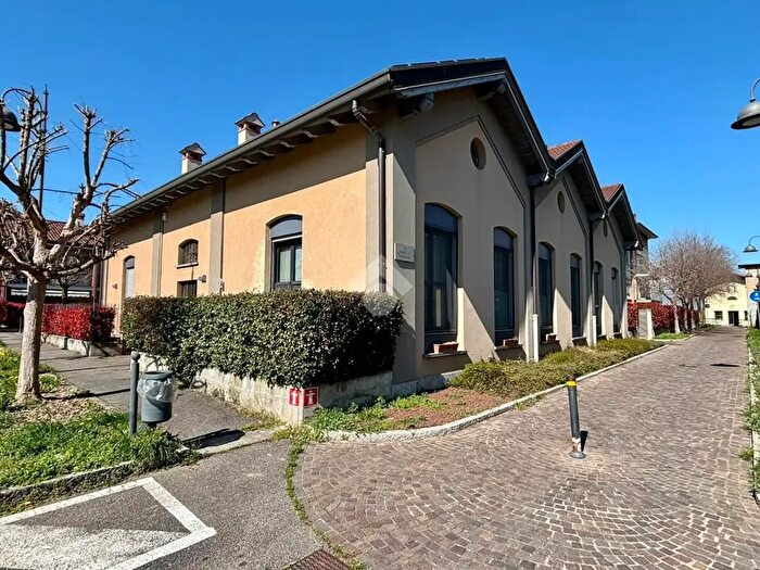 Appartamento trilocale in vendita in Via Torcitura Borgomanero, Castel Rozzone