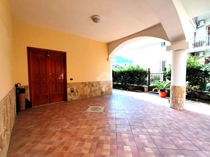 Casa con 8 locali in vendita in Via San Salvatore, San Felice A Cancello