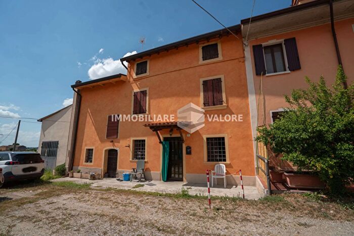 Casa con 10 locali in vendita in Valeggio Sul Mincio