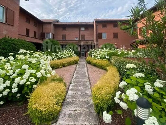 Casa quadrilocale in vendita in Via Pioppi, Carate Brianza