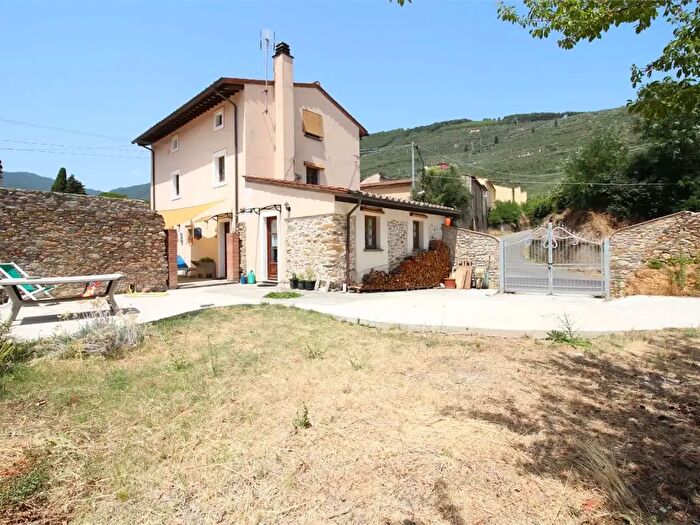 Casa quadrilocale in vendita in Buti