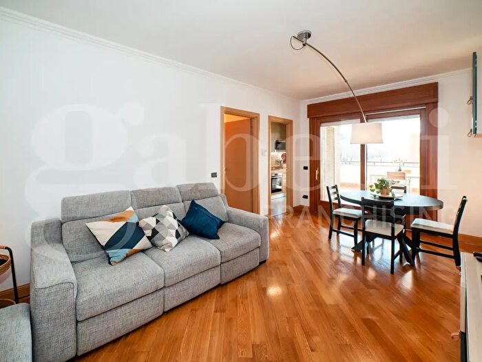 Appartamento trilocale in vendita in Via Amsterdam, Roma