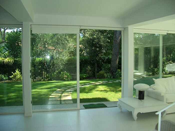 Casa con 6 locali in affitto in Ronchi Poveromo, Massa