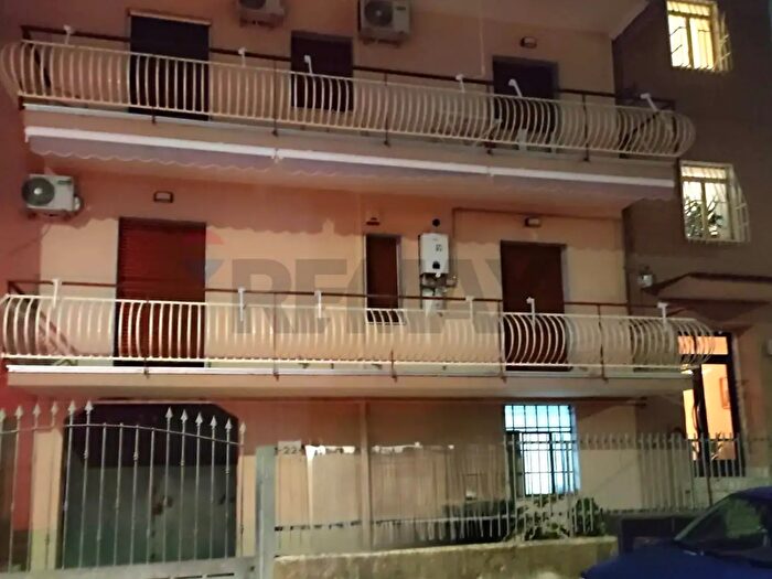 Appartamento con 5 locali in vendita in Via Annibale Ruccello, Napoli