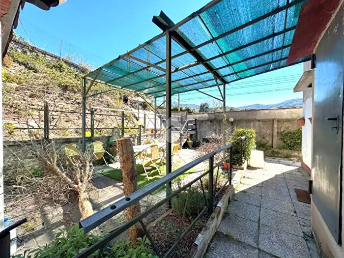 Casa quadrilocale in vendita in Via Monfenera, Genova