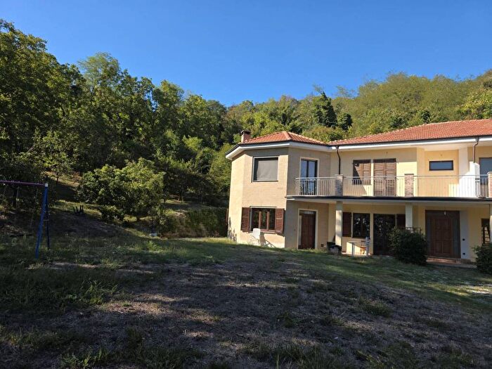 Casa con 6 locali in vendita in Via Montechiaro, Cavagnolo