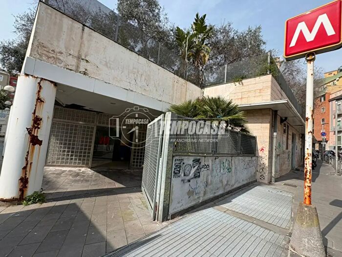 Appartamento quadrilocale in vendita in Via Montedonzelli, Napoli