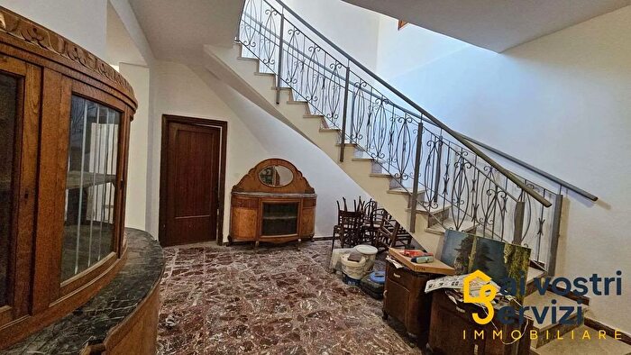 Appartamento con 7 locali in vendita in Via Lombardi Radice, Siracusa