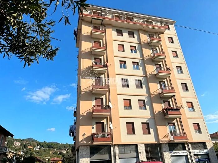 Appartamento trilocale in vendita in Corso Benedetto Cairoli, Verbania