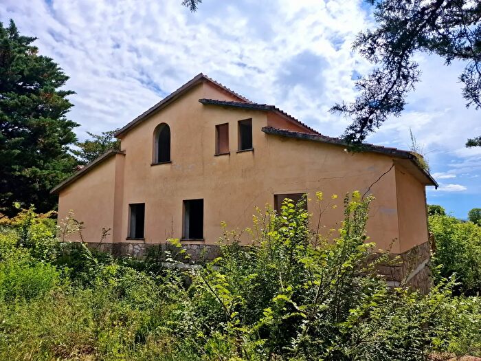 Casa con 10 locali in vendita in Via Cucicchi, Montecchio