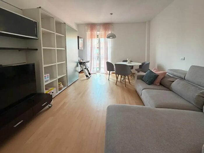 Appartamento trilocale in affitto in Via Francesco Caracciolo, Milano