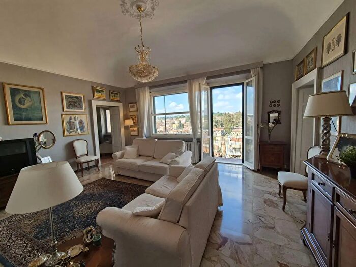 Casa con 10 locali in vendita in Vicolo Fiorenzuola, Jesi