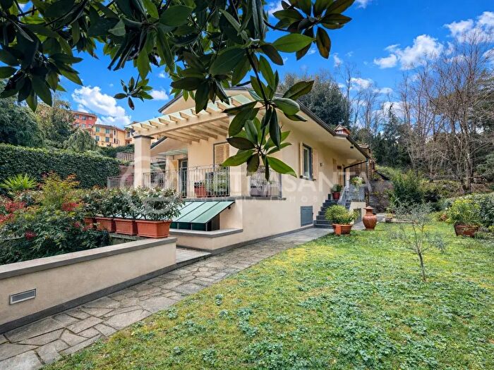 Casa con 7 locali in vendita in Pietrasanta