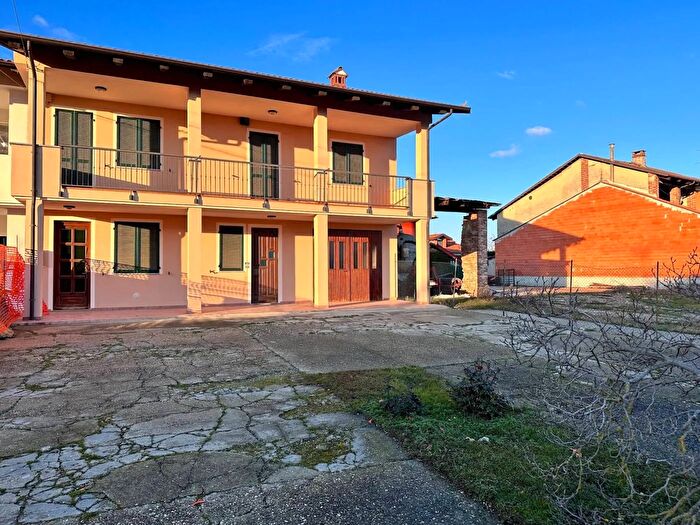 Casa con 7 locali in vendita in Frazione Cappellazzo Cherasco, Cherasco